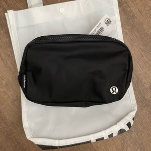 NEW Lululemon Everywhere Belt Bag | Black | FREE shopping bag included !! 🍋